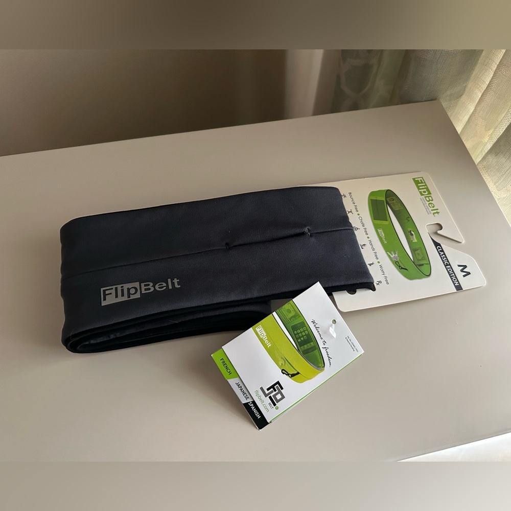 FlipBelt Classic Size Medium Running Belt NWT
